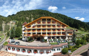 Отель Hotel Cesa Tyrol, Канацеи
